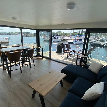 Urlaub Auf Dem Wasser Mit Einmaligen Ausblick - Well Hausboote Boltenhagen 10 Екстер'єр фото